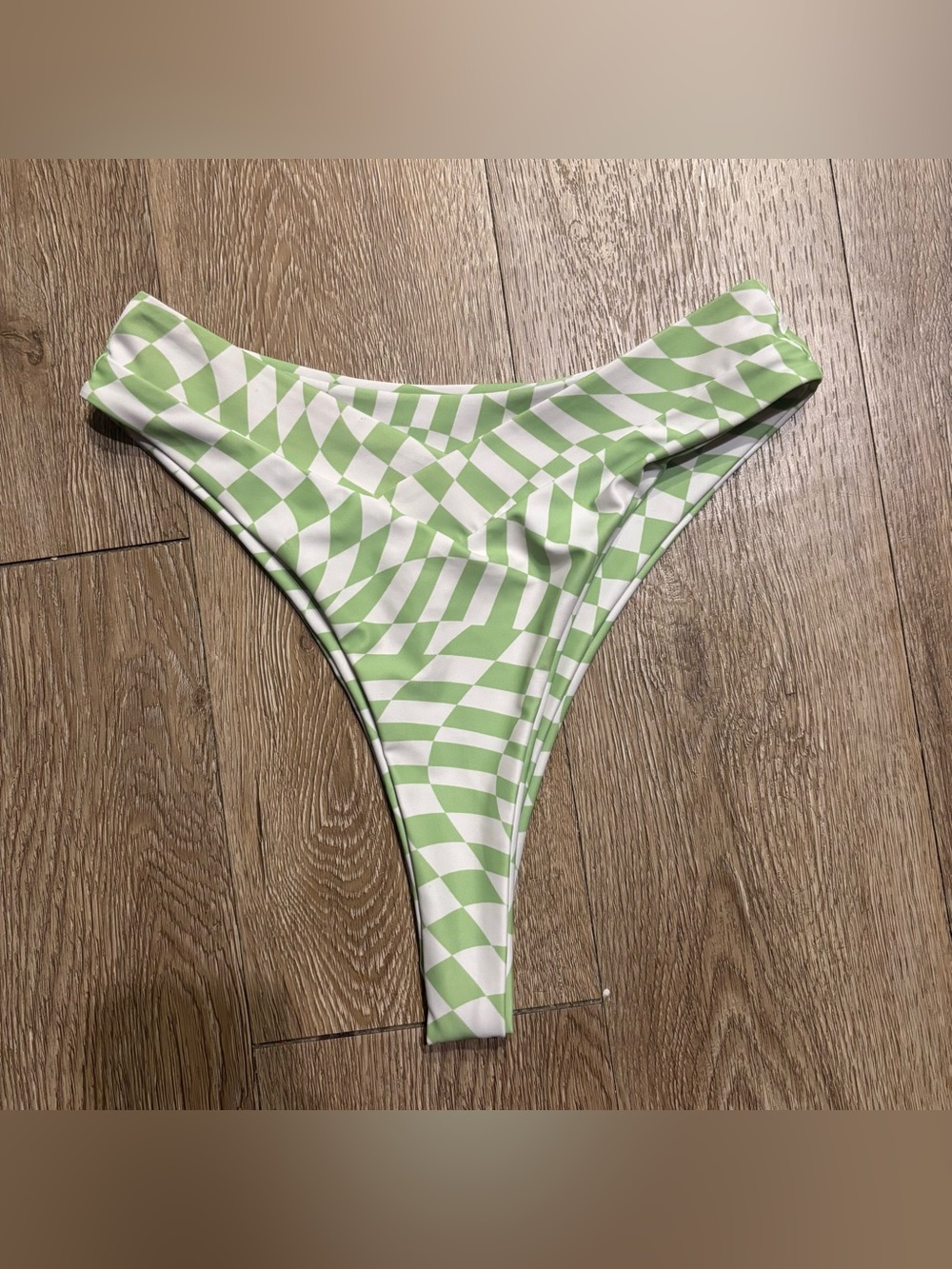 Aurelle Riza V-cut bottoms (green)